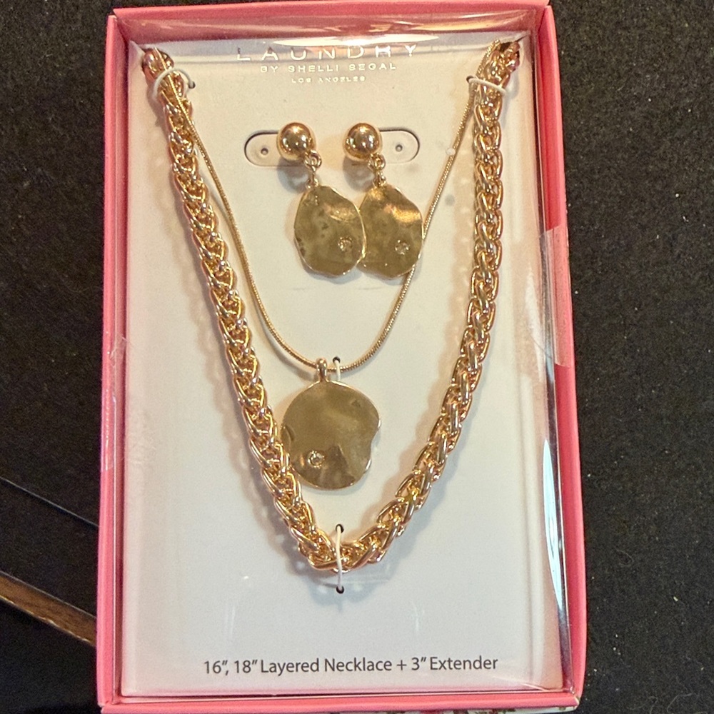 Laundry by Shelli Segal Gold Necklace and Earring Set